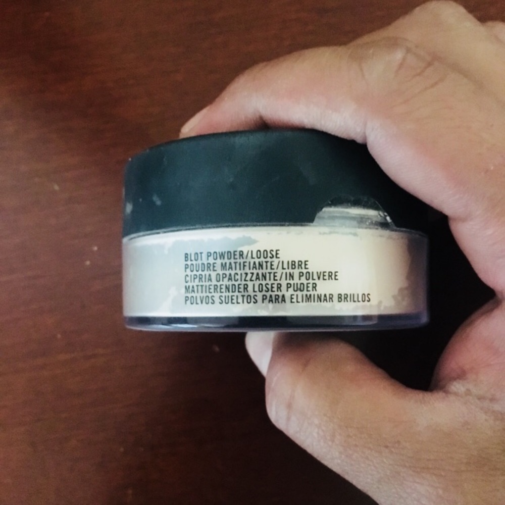 MAC blot powder / loose